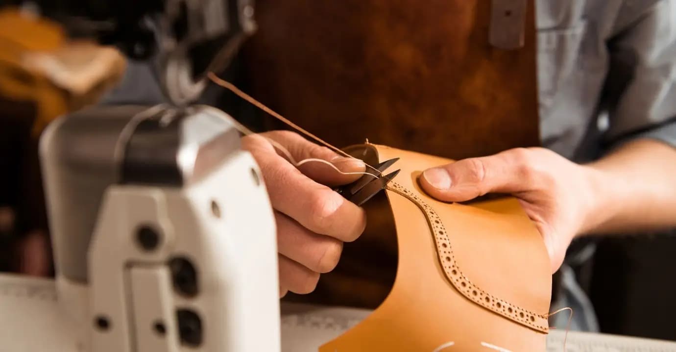 Artisan stitching leather shoe